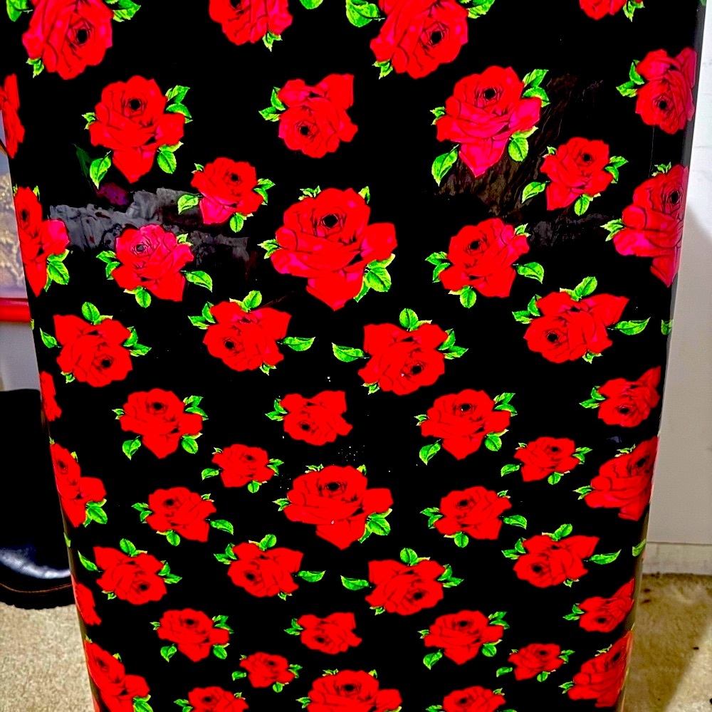 Betsey Johnson roses suitcase New - Picture 3 of 10